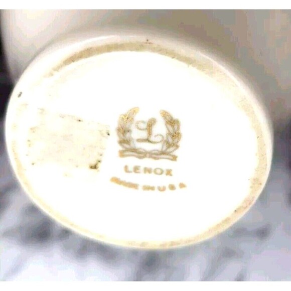 LENOX MODERN GOLD TRIM IVORY BUD VASE  & Salt/Pepper Shakers Lot - Picture 5 of 7